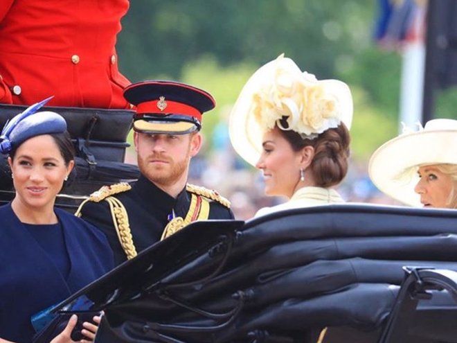 Меган Маркл и принц Гарри на параде в честь 93 дня рождения главы британской монархии