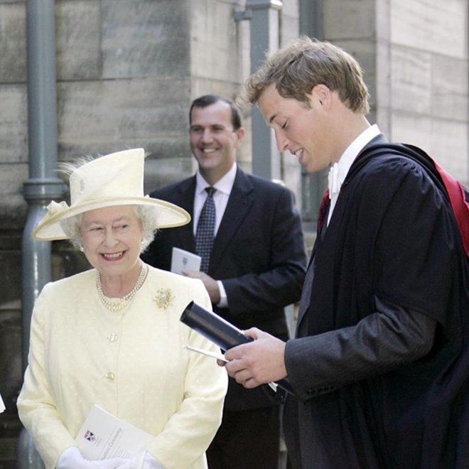 Королева Елизавета II посетила церемонию вручения дипломов принца Уильяма и Кейт Миддлтон