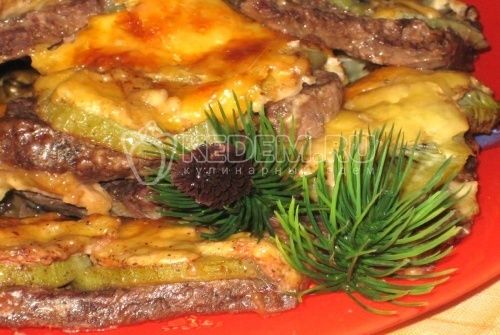 Мясо под фруктово-сырным одеялом - Новогодний рецепт приготовления праздничного блюда — мяса под фруктово-сырным одеялом, для новогоднего стола.