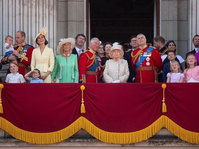 Парад в честь 93-го дня рождения королевы Елизаветы II