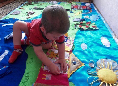 Развивающий коврик для детей и активные элементы... домики!
