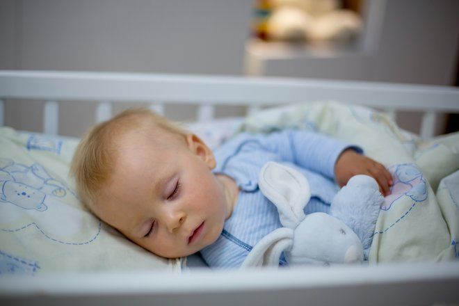Инструкция: как приучить ребенка засыпать самостоятельно