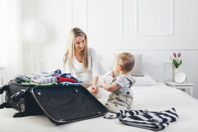 Шпаргалка для мамы: что взять с собой в путешествие с малышом?