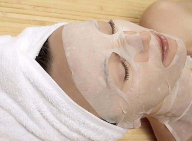 Грамотная экономия: косметолог пояснил, как делать тканевую маску дома