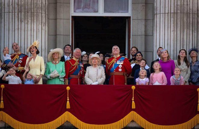 От королевы Елизаветы II до Арчи Харрисона: крестные родители членов королевской семьи