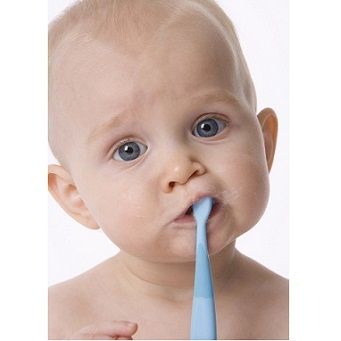 Прорезывание зубов у детей: мифы и реальность