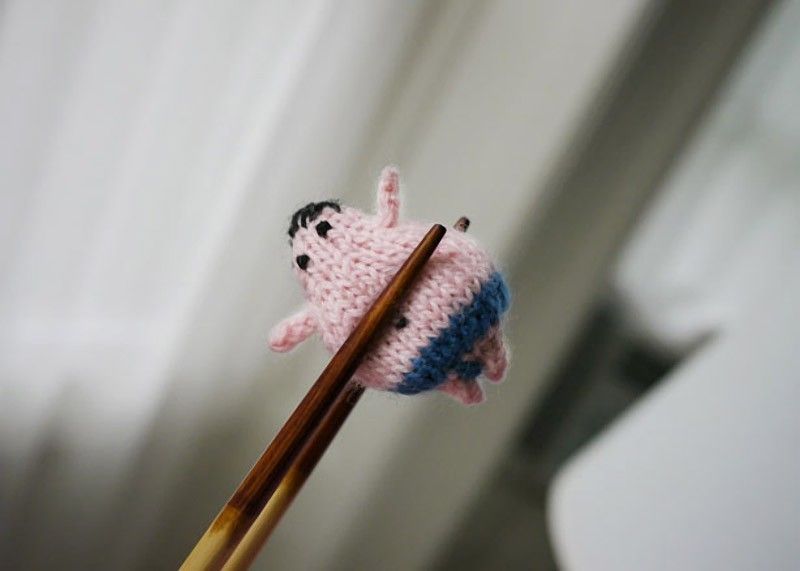 TinyKnitted19 Невероятные миниатюрные вещи, связанные спицами и крючком