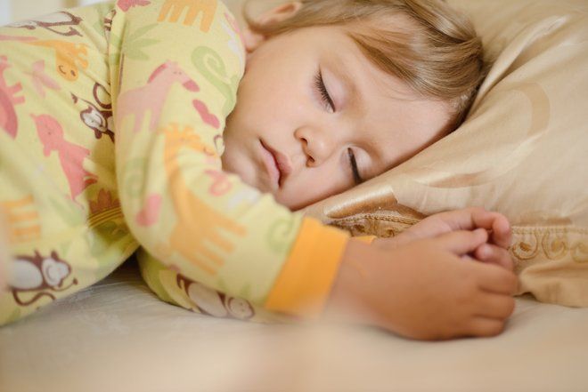 Доктор Комаровский объяснил, почему дети беспокойно спят по ночам