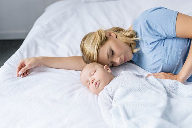 Невролог пояснил, в каком возрасте ребенка проще приучить к самостоятельному засыпанию