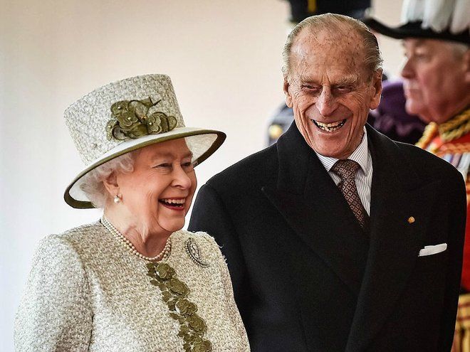 72 года вместе: Букингемский дворец опубликовал редкие кадры в честь годовщины свадьбы королевы Елизаветы II и принца Филиппа