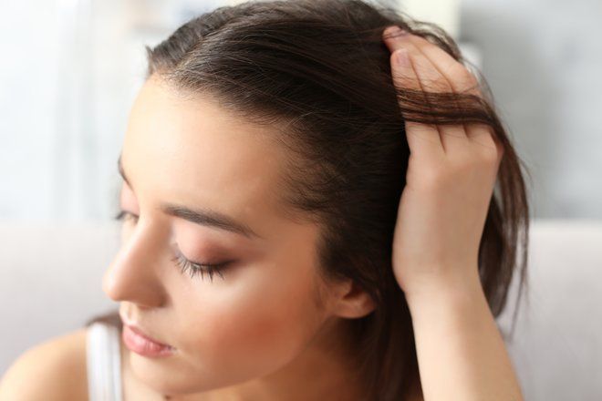 Эндокринолог назвала все причины выпадения волос и пояснила, как с этим справиться