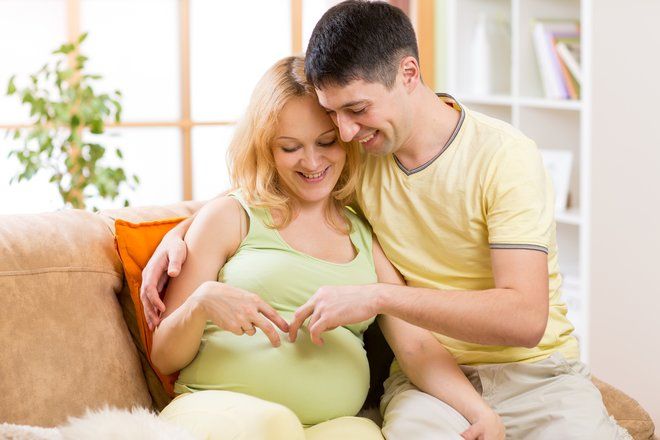 Гинеколог назвал 5 способов, как расшевелить малыша в животике у мамы
