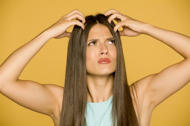 Болят корни волос: парикмахер объяснил настоящую причину этого ощущения