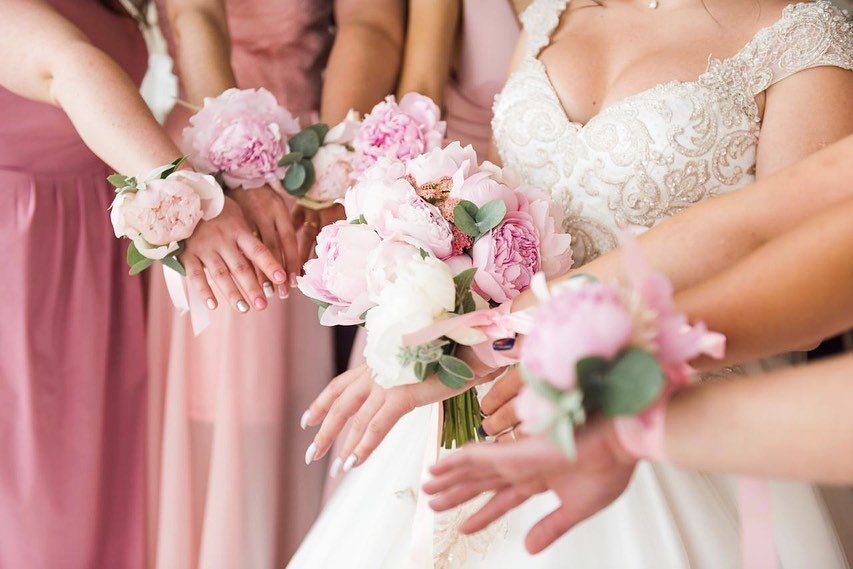 Браслеты для подружек невесты: какие лучше выбрать?