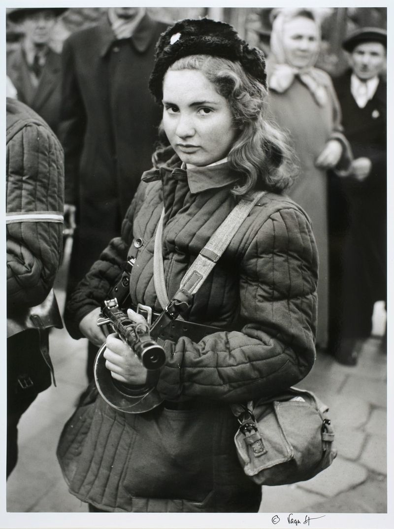soviet girls with guns world war ii russian female soldier 1200x1611 wallpaper_www.wallpaperto.com_88