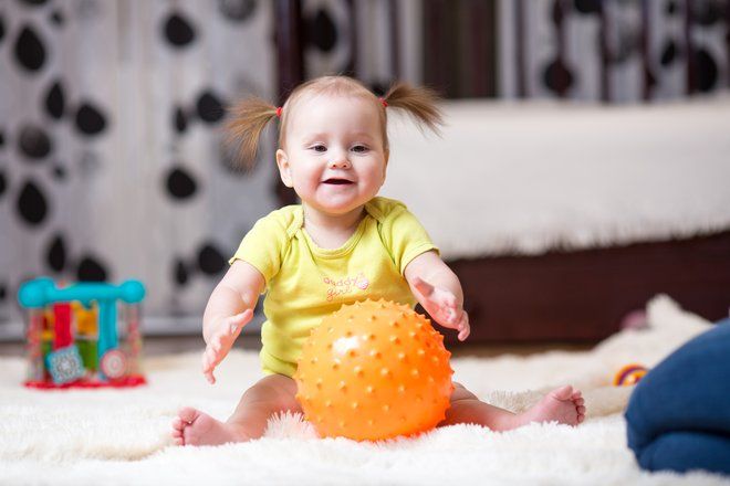 Совет дня: чаще играйте с ребенком в мяч, чтобы повысить его успеваемость
