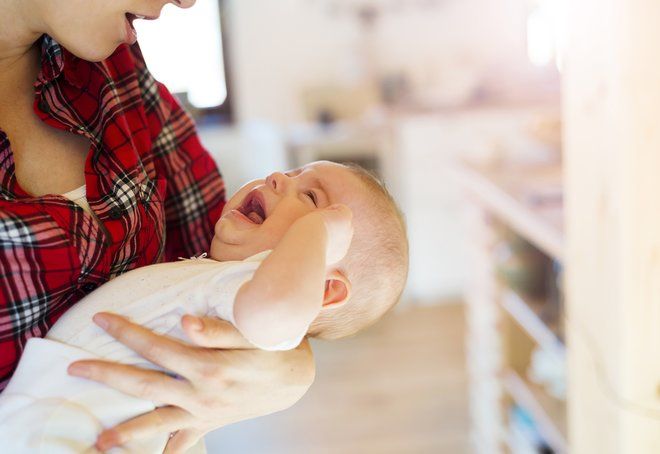 Педиатр пояснил, как короткая уздечка языка у малыша влияет на грудное вскармливание