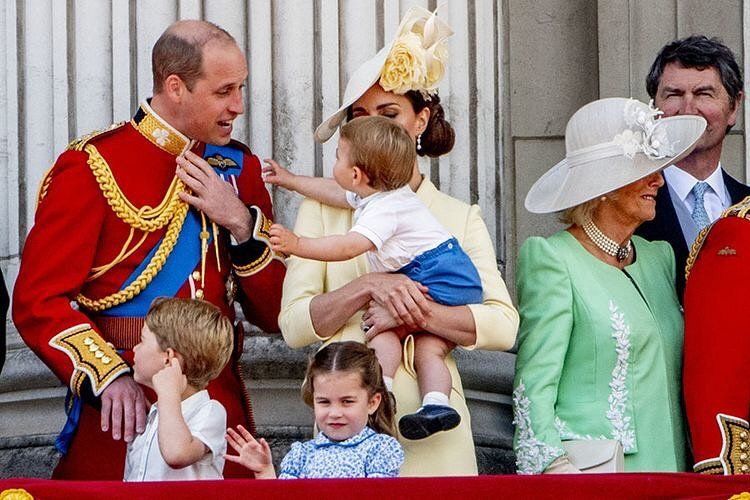 Бип-бип, поехали: на какой детской машинке катается принц Джордж и другие королевские малыши