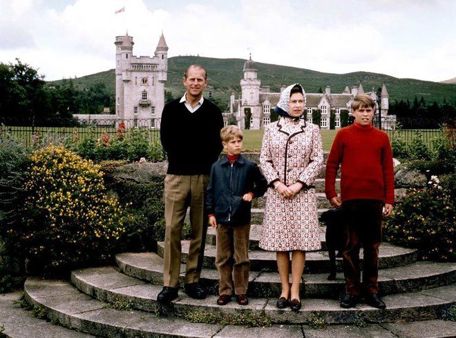 Принц Уильям, Кейт Миддлтон и их дети присоединились к отпуску королевы в горах Шотландии