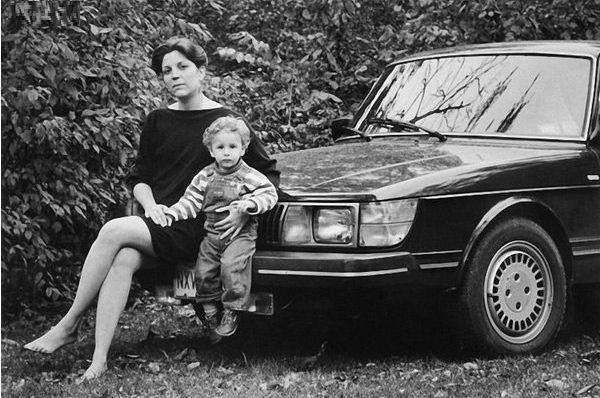 Мать и сын: 24-летняя история семьи в фотографиях