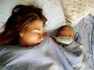 Совместный сон малыша с родителями.