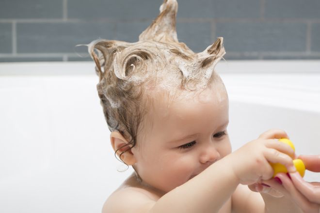 Совет дня: если ребенок боится мыть голову...