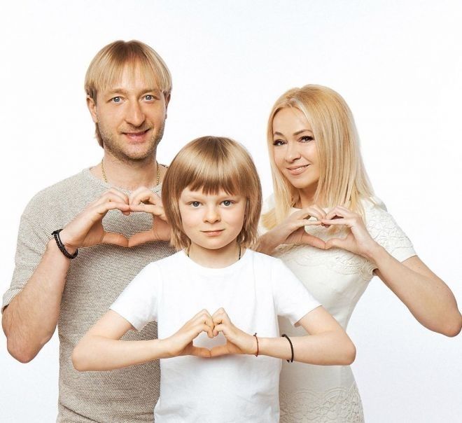 «Долго думали»: Яна Рудковская и Евгений Плющенко рассказали, почему назвали младшего сына Арсением