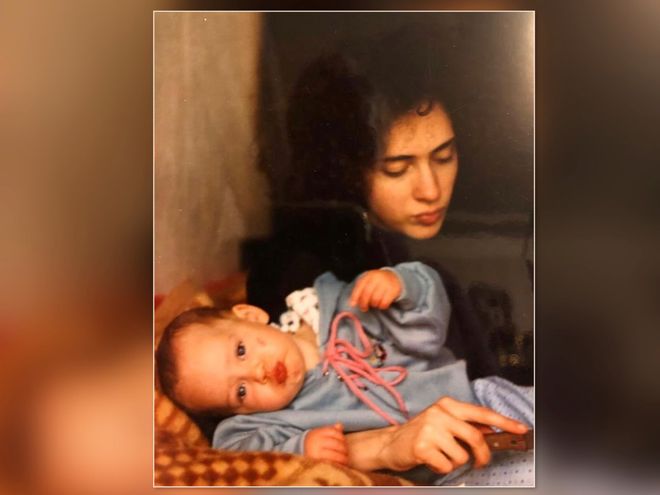Аглая Тарасова в детстве с мамой Ксенией Раппопорт