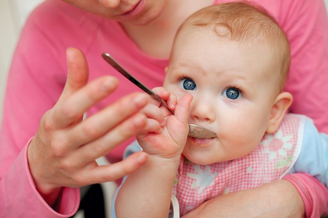 Без детских слез и маминых нервов: 3 способа мягкого отлучения ребенка от груди