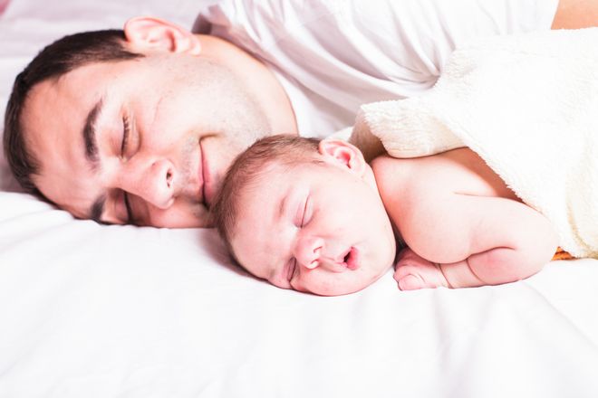 Если мамы нет рядом: чек-лист для папы, как уложить ребенка спать