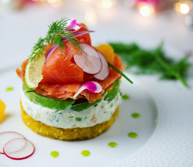 Красиво и вкусно: 10 рецептов слоеных салатов к Новому году - фото 5