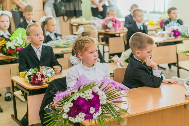 Необычное 1 сентября: как пройдут школьные линейки в разных регионах России и будет ли учеба дистанционной