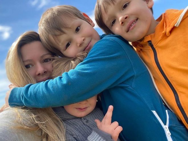 «Счастье есть»: Мария Кожевникова опубликовала фото супруга с самым младшим сыном