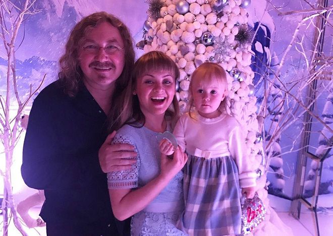 Дебют: 5-летняя дочь Игоря Николаева записала к Новому году песню вместе с родителями