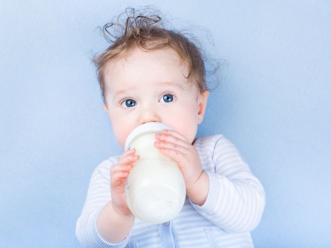 Употребление молочных смесей в первые дни связали с появлением астмы