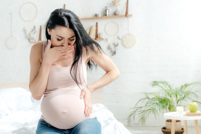 Ученые назвали новую причину токсикоза во время беременности
