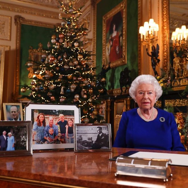 Рождество по-королевски: благодаря кому во дворце появилась традиция украшать елку?