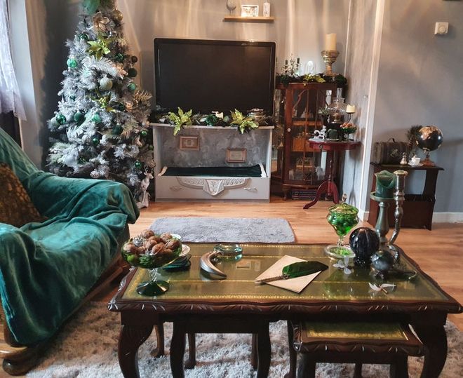 Новый год в стиле Хогвартс: мама превратила дом в праздничную гостиную факультета Слизерин