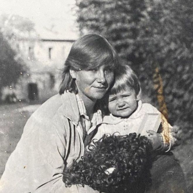 Иван Жидков в детстве с мамой