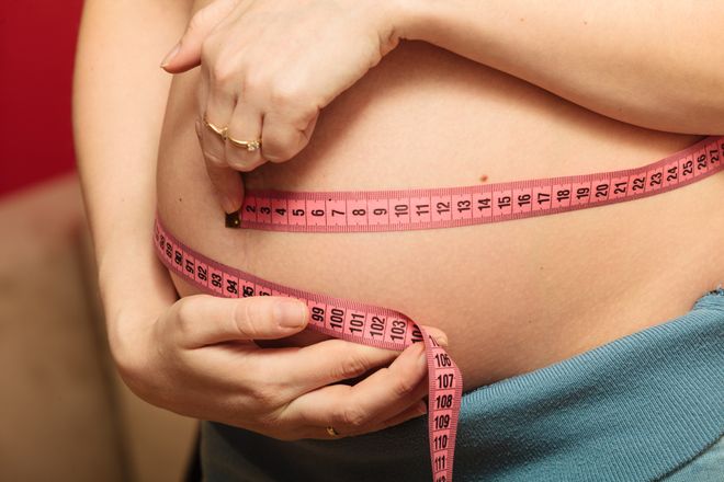 Ученые определили 4 детских заболевания, к которым ведет лишний вес во время беременности мамы