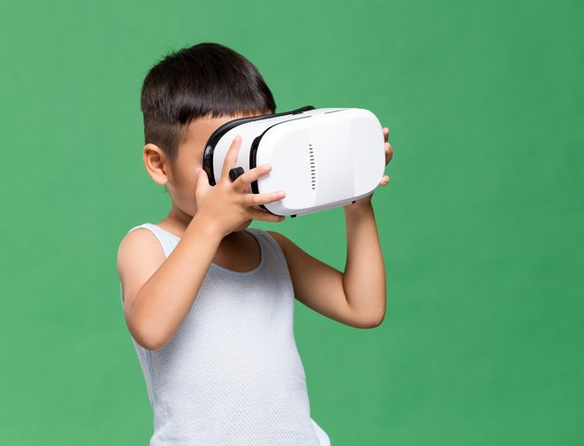 Репетитор не понадобится: младшеклассники будут учить английский с помощью шлема виртуальной реальности