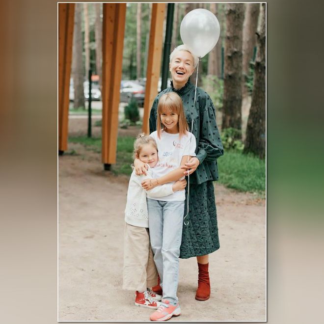 Кадры с первого юбилея: 37-летняя Дарья Мороз показала свою 5-летнюю сестру по отцу