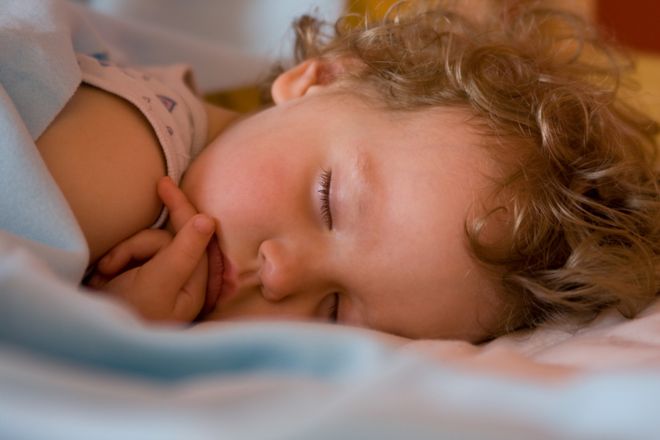 Совет дня: чтобы ребенок быстро засыпал, уделяйте ему больше внимания