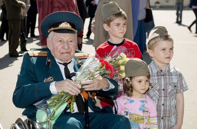 К 9 Мая: делаем рамку для фото с героями Великой Отечественной войны