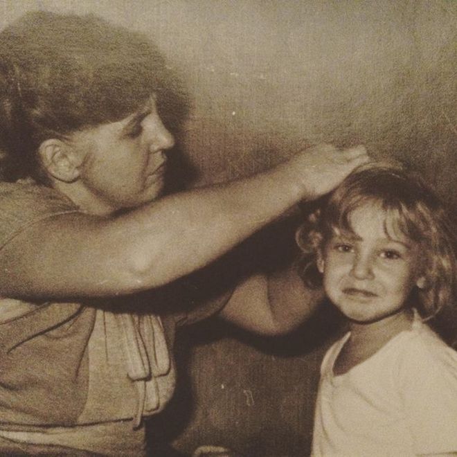 Юлия Ковальчук в детстве с мамой