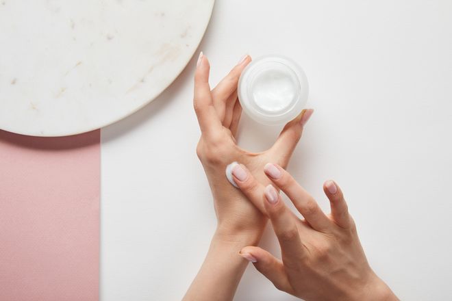 Дерматолог пояснил, как восстановить здоровье кожи рук после активного использования антисептиков