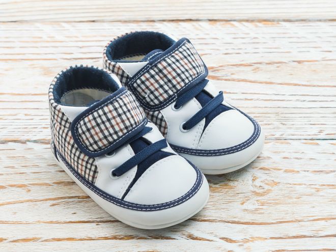Какую обувь выбрать для первых шагов ребенка? Поясняет ортопед