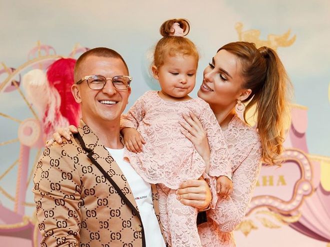 «Жизнь в розовом цвете»: певица Ханна показала видеоотчет со 2-го дня рождения дочки