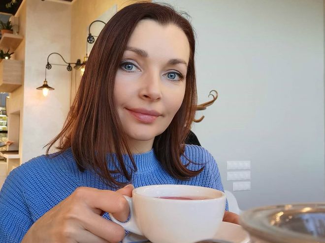 Любимая классика по-новому: актриса Наталия Антонова поделилась рецептом печенья «Шарлотка»