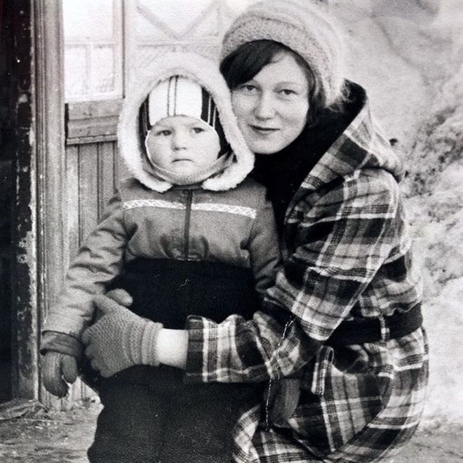 Павел Трубинер в детстве с мамой
